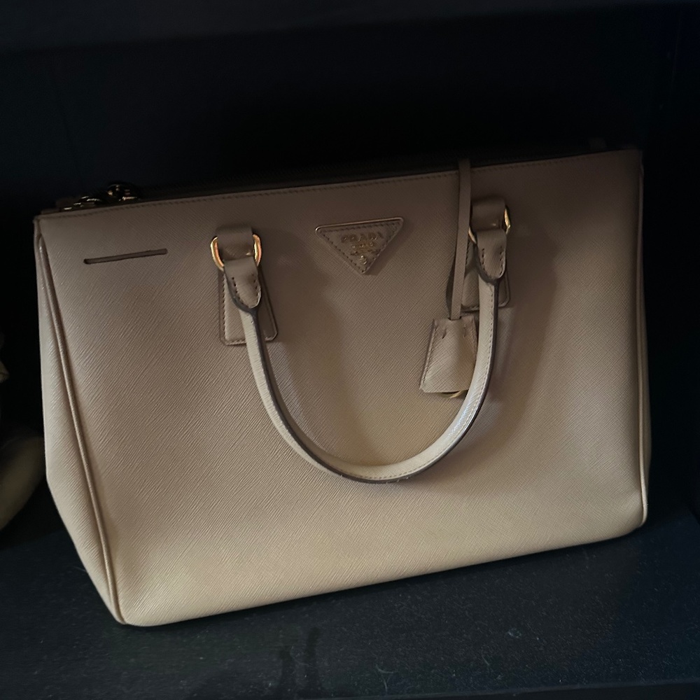 Prada  Saffiano Medium Galleria Double Zip Tote Cammeo